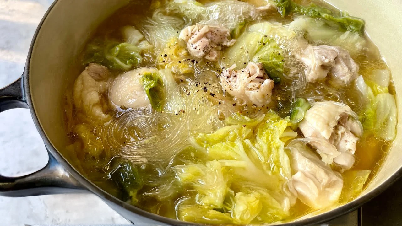 【150万回再生人気レシピ】簡単絶品お鍋！鶏やわらか白菜とろとろ！鶏と白菜のうまみ鍋の作り方