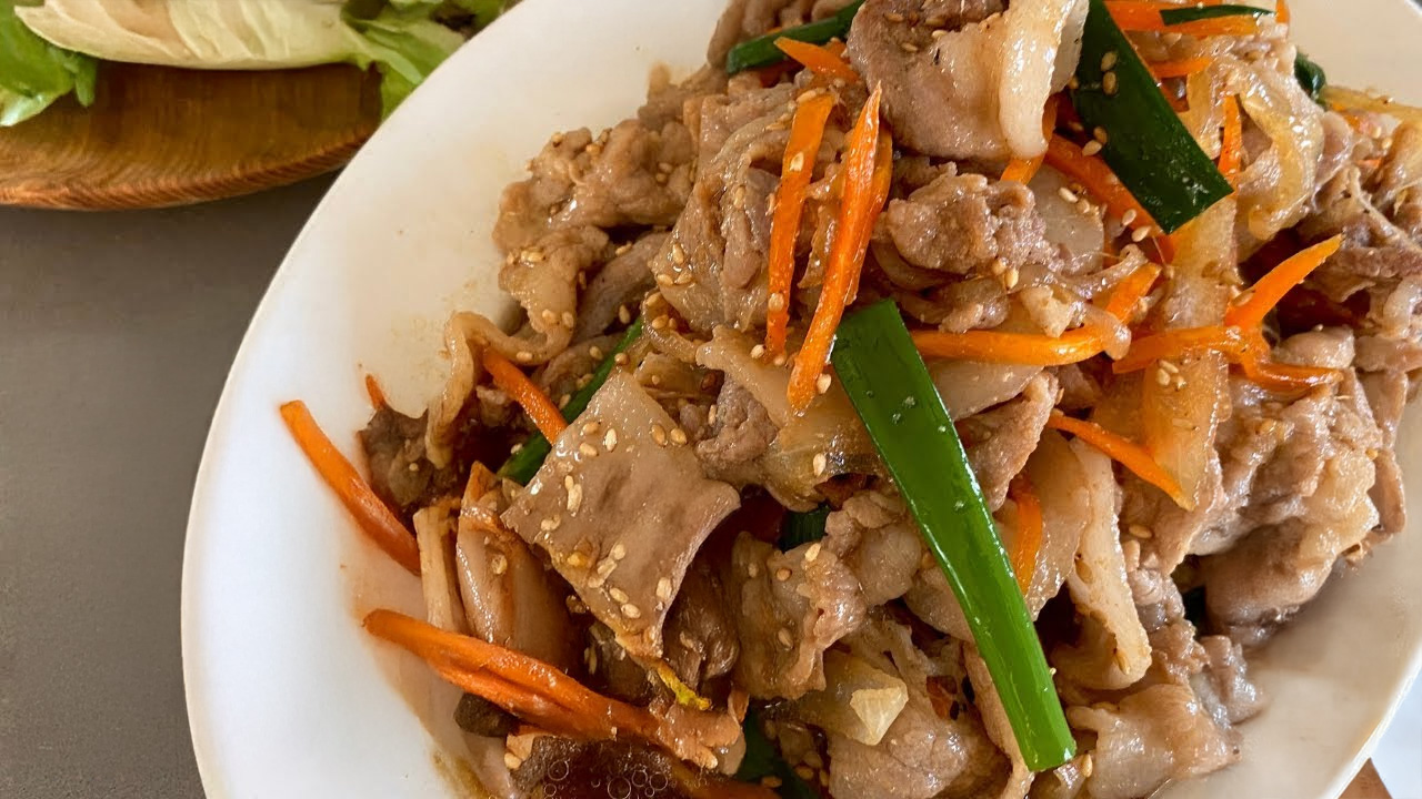 【400万回再生人気レシピ】10分でできる簡単韓国家庭料理！ご飯がモリモリ進む野菜たっぷり豚プルコギの作り方／Korean-style BBQ pork with Veggies !